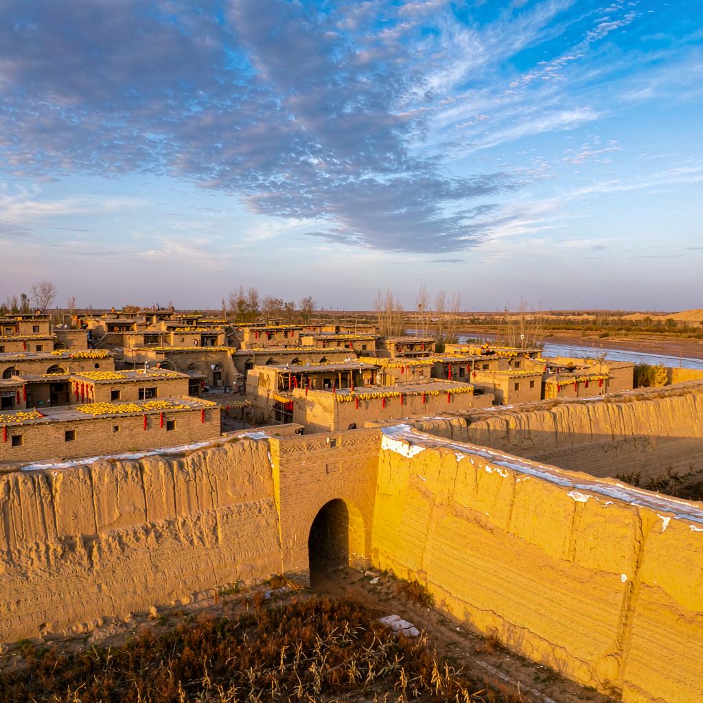 内蒙古托克托县：黄河边一座明代土城，村里还住着五百户人